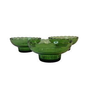 VTG EO Brody M2000 Scallop Edge Emerald Green Glass Ribbed Base Bulb Bowl 6.75"